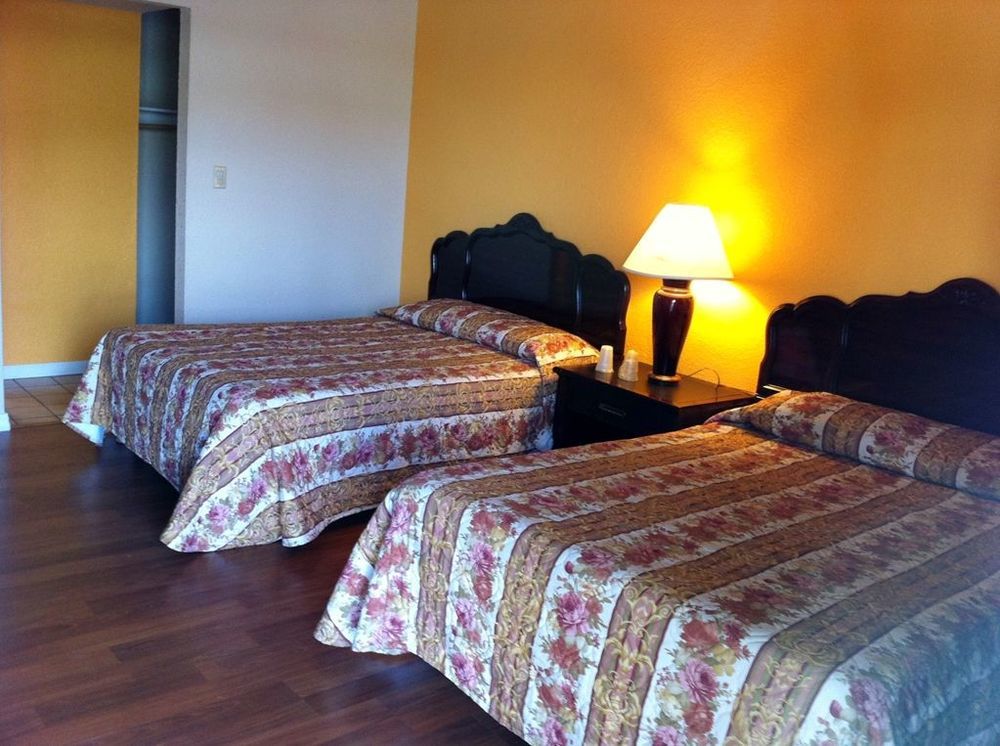 Holiday Motel - Fresno Room photo
