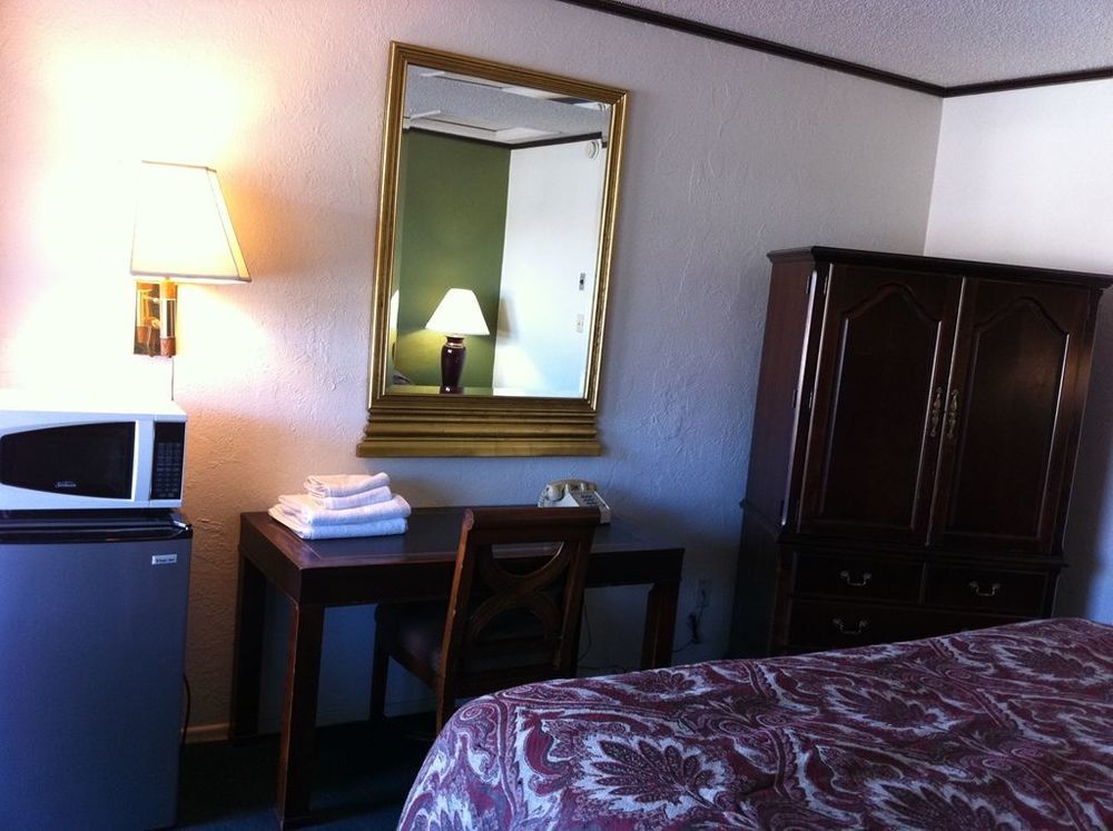 Holiday Motel - Fresno Room photo
