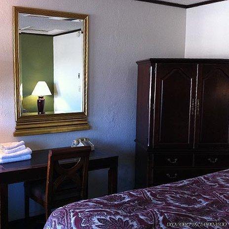 Holiday Motel - Fresno Room photo