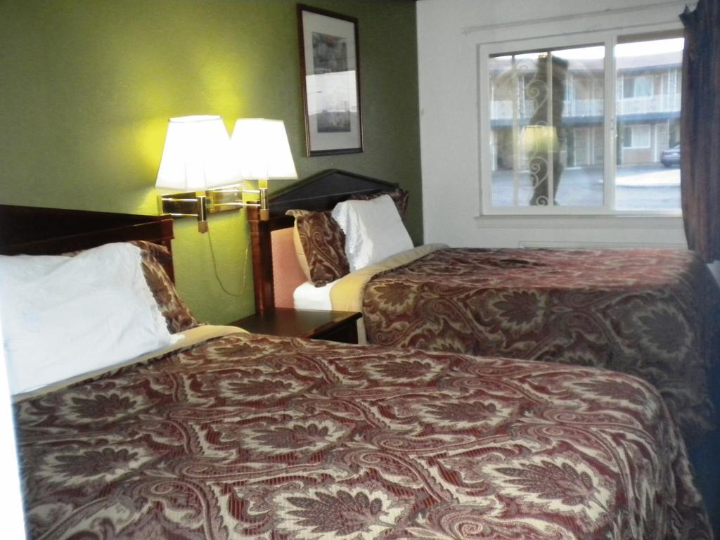 Holiday Motel - Fresno Room photo